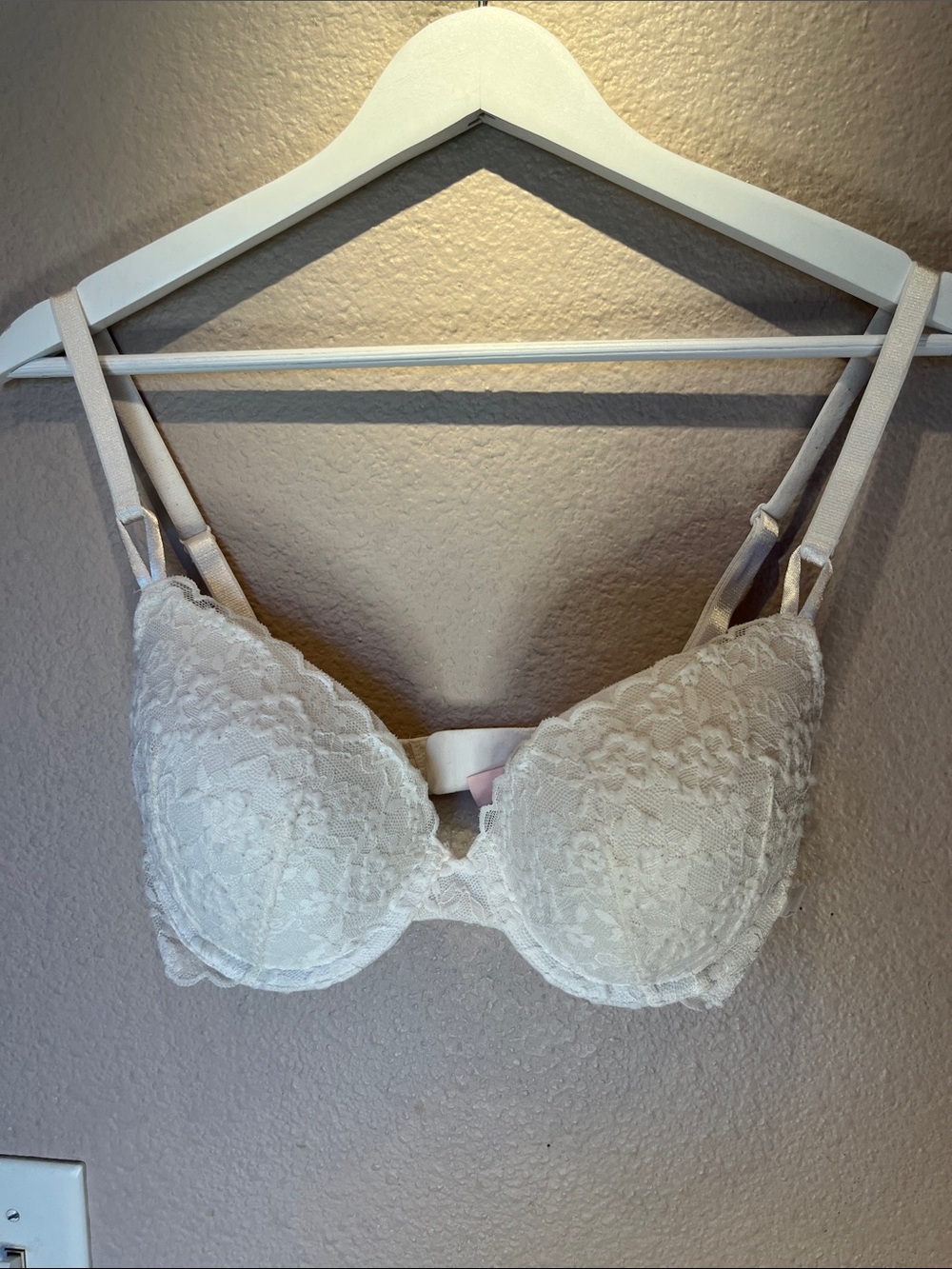 Victoria’s Secret Women’s White Lace Lined Demi Cup Bra Size 32DD or 32E